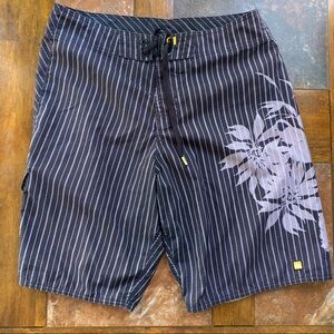 Quicksilver Mens board shorts size 31